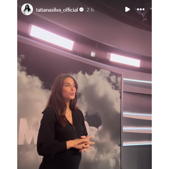 La preuve avec ce dernier look : une petite robe noire pour présenter la météo 

Tatiana Silva, enceinte et divine en robe noire pour présenter la météo.