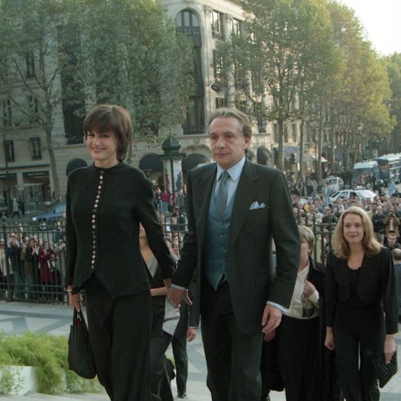 Archives - Anne-Marie Périer et son mari Michel Sardou - Mariage de Romain Sardou et Francesca Gobbi en l'église La Madeleine à Paris. Le 16 octobre 1999
© Jean-Claude Woestelenadt / Bestimage