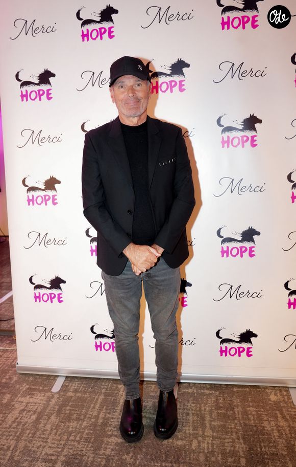 Laurent Baffie lors de la soirée annuelle de gala de l'association Hope au pavillon Gabriel à Paris le 14 octobre 2025.
L’association HOPE propose, à travers l’équithérapie et de nombreux ateliers artistiques, un accompagnement destiné aux femmes qui, après l’annonce de leur cancer, souhaitent se reconstruire émotionnellement et retrouver confiance en elles, au-delà du parcours médical.

© Anne-Sophie Guebey / Bestimage