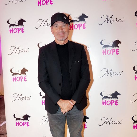 Laurent Baffie lors de la soirée annuelle de gala de l'association Hope au pavillon Gabriel à Paris le 14 octobre 2025.
L’association HOPE propose, à travers l’équithérapie et de nombreux ateliers artistiques, un accompagnement destiné aux femmes qui, après l’annonce de leur cancer, souhaitent se reconstruire émotionnellement et retrouver confiance en elles, au-delà du parcours médical.

© Anne-Sophie Guebey / Bestimage