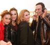 Elle y apprend les mécanismes du luxe !

Exclusif - Anthony Delon avec ses filles Loup et Liv, Marie-Amélie Seigner - Lancement de la marque de vêtements de cuir "Anthony Delon 1985" chez Montaigne Market à Paris. Le 7 mars 2017 © Philippe Doignon / Bestimage