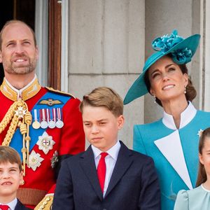 (de gauche à droite) Le prince Louis, le prince de Galles, le prince George, la princesse de Galles et la princesse Charlotte sur le balcon du palais de Buckingham, à Londres, pour assister au défilé aérien qui suit la cérémonie de la montée des couleurs dans le centre de Londres, à l'occasion de l'anniversaire officiel du roi Charles III.  Le 14 juin 2025. Photo par Aaron Chown/PA Wire/ABACAPRESS.COM