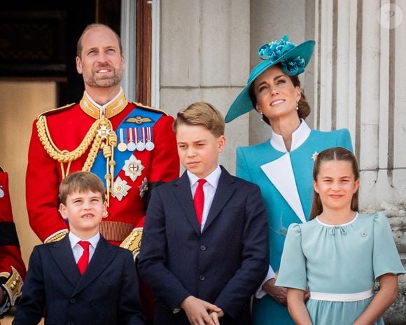 (de gauche à droite) Le prince Louis, le prince de Galles, le prince George, la princesse de Galles et la princesse Charlotte sur le balcon du palais de Buckingham, à Londres, pour assister au défilé aérien qui suit la cérémonie de la montée des couleurs dans le centre de Londres, à l'occasion de l'anniversaire officiel du roi Charles III.  Le 14 juin 2025. Photo par Aaron Chown/PA Wire/ABACAPRESS.COM