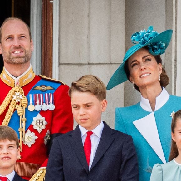(de gauche à droite) Le prince Louis, le prince de Galles, le prince George, la princesse de Galles et la princesse Charlotte sur le balcon du palais de Buckingham, à Londres, pour assister au défilé aérien qui suit la cérémonie de la montée des couleurs dans le centre de Londres, à l'occasion de l'anniversaire officiel du roi Charles III.  Le 14 juin 2025. Photo par Aaron Chown/PA Wire/ABACAPRESS.COM