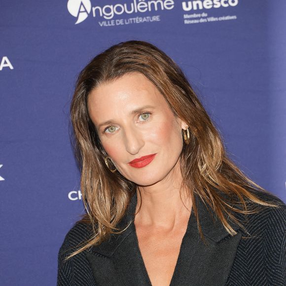Pour l'occasion, la star de la série "Dix pour cent" avait opté pour une tenue noire très chic

Camille Cottin au photocall de la cérémonie de clôture lors de la 19ème édition du festival du film francophone d'Angoulême, France, le 29 août 2026. © Coadic Guirec/Bestimage