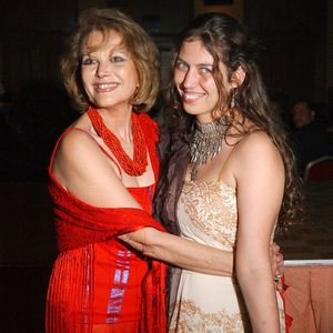 Sa fille a raconté l'histoire de certains bijoux
L'actrice d'origine italienne Claudia Cardinale et sa fille Claudia assistent à la cérémonie d'ouverture du premier Festival international de télévision de Djerba, à Djerba, en Tunisie, le 29 avril 2006. Photo de Bruno Klein/ABACAPRESS.COM