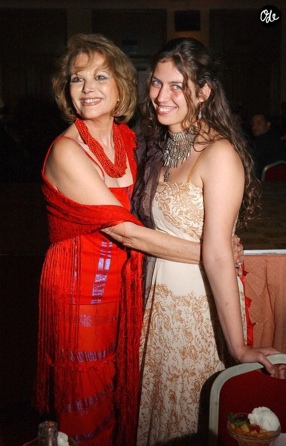 Sa fille a raconté l'histoire de certains bijoux

L'actrice d'origine italienne Claudia Cardinale et sa fille Claudia assistent à la cérémonie d'ouverture du premier Festival international de télévision de Djerba, à Djerba, en Tunisie, le 29 avril 2006. Photo de Bruno Klein/ABACAPRESS.COM
