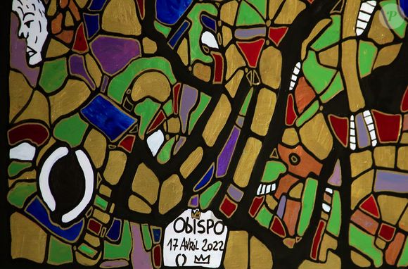 Il présente actuellement une exposition qu'il a appelée "Réversibilité"

Exclusif - Le chanteur Pascal Obispo présente ses oeuvres (toiles, collages et dessins) au Musée Mer Marine à Bordeaux le 21 mars 2023.
© Patrick Bernard / Bestimage