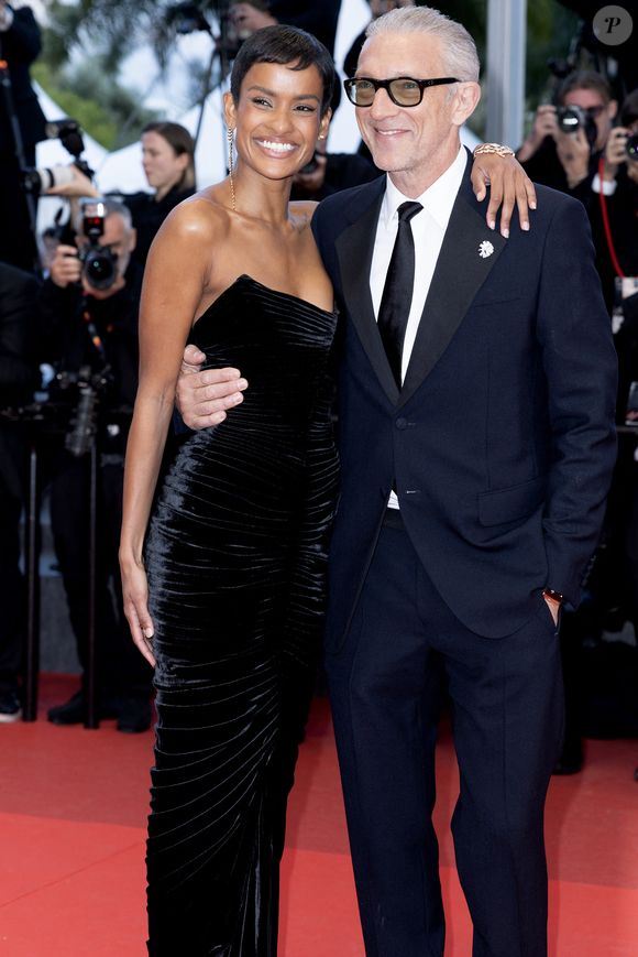 Narah Baptista et son compagnon Vincent Cassel (Montre Audemars Piguet) - Montée des marches du film " Histoires parallèles " lors du 79ème Festival International du Film de Cannes, le 14 mai 2026. © Olivier Borde / Bestimage