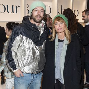 Axelle Laffont et son compagnon Romain Sichez lors de l'inauguration du premier pop up store Amäy organisé par yourBond.shop à Paris le 4 avril 2023. © Pierre Perusseau / Bestimage
