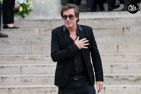 Thomas Dutronc - Sortie des obsèques de l'auteure-compositrice-interprète et actrice française Françoise Hardy au crématorium du cimetière du Père-Lachaise à Paris, France, le 20 juin 2024. © Jacovides-Moreau/Bestimage