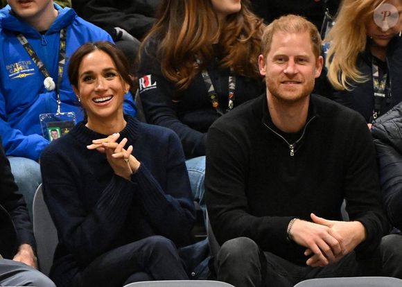 Le prince Harry, duc de Sussex et Meghan Markle, duchesse de Sussex, assistent à un match de basketball en fauteuil lors des "Invictus Games Vancouver Whistler 2025" à Vancouver, le 9 février 2025.

Photo : Backgrid UK/ Bestimage