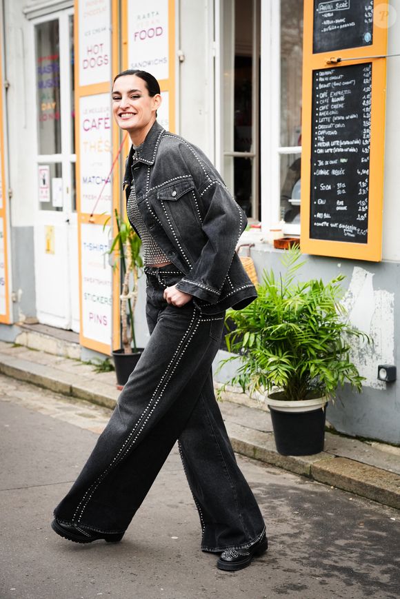 Et ce jeudi 10 avril 2025, elle a fait quelques révélations sur sa vie privée dans "Gala".

Nine Marie D’Urso -  Arrivées au défilé Christian Dior Haute Couture Printemps/Eté 2025 lors de la fashion week à Paris le 27 janvier 2025.

© Lucia Sabatelli / Bestimage