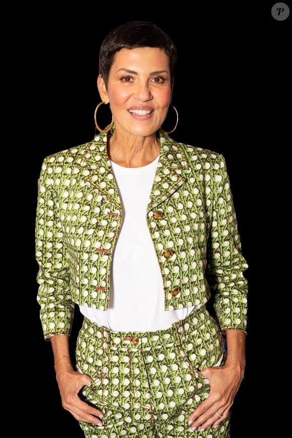 Pour elle, mieux vaut posséder peu de pièces, mais de bonne qualité, plutôt que d’acheter en masse des habits qui ne dureront pas. 

Cristina Cordula lors de la conférence de presse de rentrée des chaînes du groupe RMC-BFM à Paris, le 17 septembre 2025.
© Pierre Perusseau / Bestimage