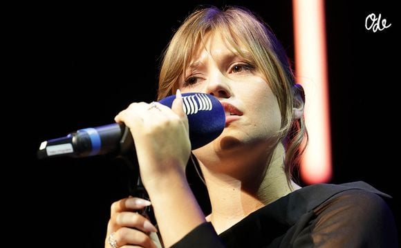 Désormais très sollicitée, elle ne rentre chez elle que tous les deux ou trois mois, une situation qui lui pèse parfois.

Marine Delplace lors de la cérémonie de clôture lors de la 19ème édition du festival du film francophone d'Angoulême, France, le 29 août 2026. © Coadic Guirec/Bestimage
