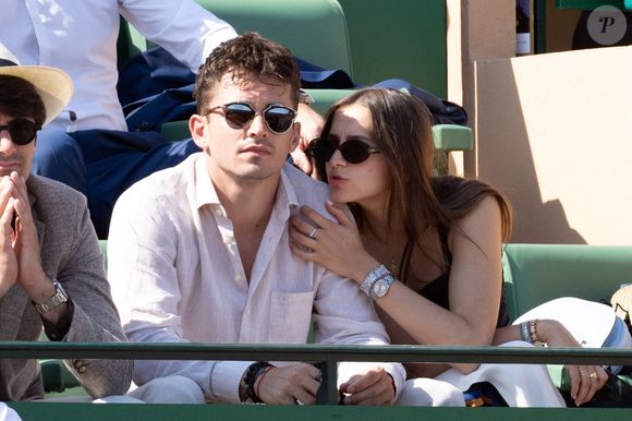Charles Leclerc pose avec sa petite amie Charlotte Sine au Monaco Rolex Masters à Monte-Carlo, le 16 avril 2022. Photo par David Niviere/ABACAPRESS.COM