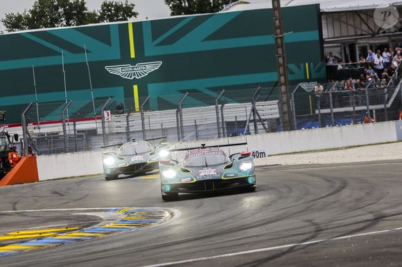 Le départ de la 93e édition des 24 Heures du Mans a été donné le samedi 14 juin à 16h sur le circuit de la Sarthe.

009 Aston Martin Thor Team (GBR) Aston Martin Valkyrie (Hypercar) pilotée par Alex Riberas (ESP) / Marco Sørensen (DNK) / Roman DE Angelis (CAN), lors des 24 Heures du Mans, quatrième manche du Championnat FIA WEC 2025, sur le circuit des 24 Heures du Mans, les 14 et 15 juin 2025 en France. © MPS / PsnewZ / Bestimage