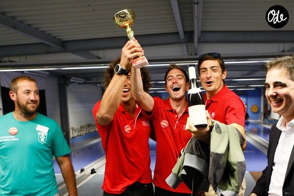 Exclusif - L'équipe "Koh Lanta": Laurent Maistret, Dorian Louvet, Claude Dartois remporte le tournoi de quilles - Quille solidaire à la veille de l'étape du coeur de l'association Mécénat Chirurgie Cardiaque "MCC" lors du Tour de France 2024 à Gevrey-Chambertin, France, le 4 juillet 2024. © Christophe Clovis/Bestimage