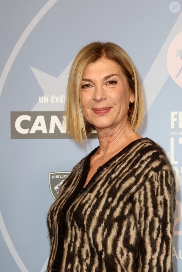 Michèle Laroque - Tapis rouge lors du 29ème Festival International du Film de Comédie de l'Alpe d'Huez le 20 Janvier 2026. © Dominique Jacovides/Bestimage