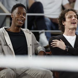 Gael MONFILS et Paul De SAINT SERNIN - Soirée "Gael & Friends" à Roland Garros sur le court Phlippe Chatrier à Paris le 21 mai 2026.