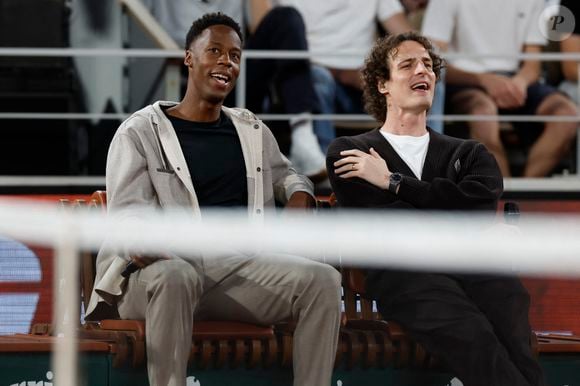 Gael MONFILS et Paul De SAINT SERNIN - Soirée "Gael & Friends" à Roland Garros sur le court Phlippe Chatrier à Paris le 21 mai 2026.