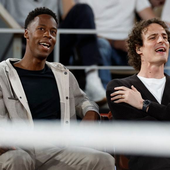 Gael MONFILS et Paul De SAINT SERNIN - Soirée "Gael & Friends" à Roland Garros sur le court Phlippe Chatrier à Paris le 21 mai 2026.