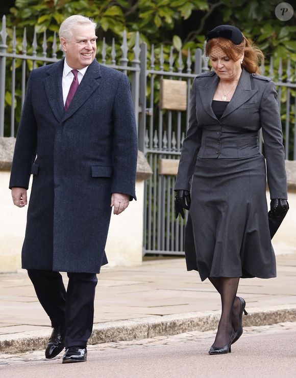 Selon "The Mirror", le prince Andrew séjourne lui aussi sur le domaine, accompagné de son ex-épouse Sarah Ferguson...

Le prince Andrew et Sarah Ferguson - Arrivées à la messe en hommage au roi Constantin II à la chapelle Saint George à Windsor le 27 février 2024. Julien Burton / Bestimage