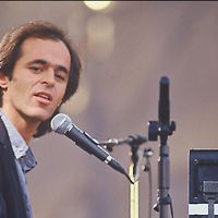 Personnalité préférée des Français : Jean-Jacques Goldman se rapproche du record, tandis qu'un célèbre chanteur fait son entrée dans le classement cette année