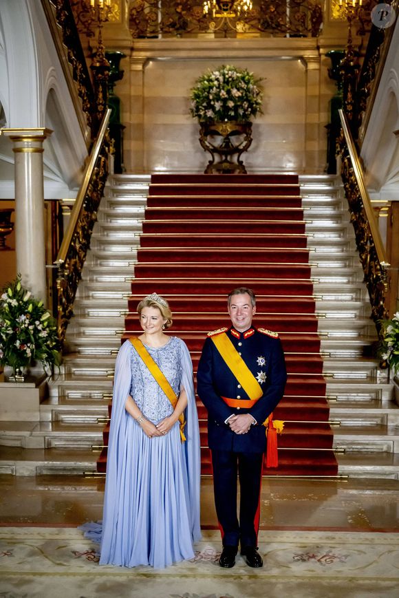 Grand-Duc Guillaume, Grande-Duchesse Stéphanie (Grande-Duchesse Stéphanie de Luxembourg), dîner de gala au Palais grand-ducal dans le cadre des célébrations du changement de trône à Luxembourg, jour 1 à Luxembourg-Ville, Luxembourg, 3 octobre 2025. ( DANA-No : 02647800 ) © Dana Press / Bestimage