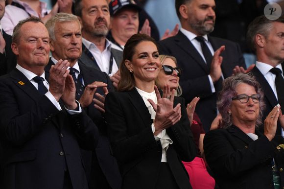 La Princesse de Galles (au centre) dans les tribunes lors du match de poule A de la Coupe du monde de rugby féminin 2025 à l'American Express Stadium, Brighton. Samedi 6 septembre 2025. © PA Photos/ABACA