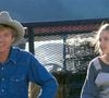La comédienne garde un souvenir particulièrement fort de cette première collaboration avec le réalisateur.

Robert Redford et Scarlett Johansson sur le tournage du film "L'Homme qui murmurait à l'oreille des chevaux".
MPP / Bestimage
