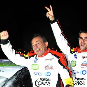 Presentation de la nouvelle voiture de Jean-Pierre et Olivier Pernaut pour le trophee Andros sur le pont de l'Alma a Paris le 4 Decembre 2012.