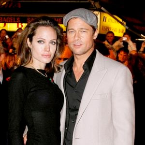 Vendredi dernier, Knox Jolie-Pitt, le fils d'Angelina Jolie et Brad Pitt, a célébré l'obtention de son diplôme de fin d'études secondaires lors d'une cérémonie à Los Angeles.
Brad Pitt et Angelina Jolie à Londres (archive)
GOFF INF / BESTIMAGE