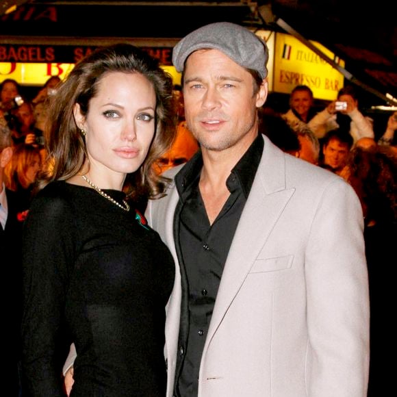 Vendredi dernier, Knox Jolie-Pitt, le fils d'Angelina Jolie et Brad Pitt, a célébré l'obtention de son diplôme de fin d'études secondaires lors d'une cérémonie à Los Angeles.

Brad Pitt et Angelina Jolie à Londres (archive)
GOFF INF / BESTIMAGE