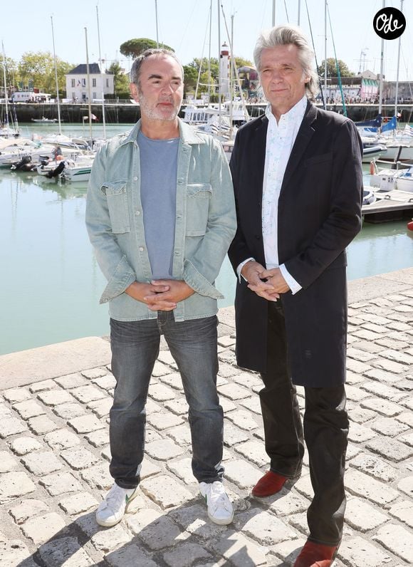 Avec son sens habituel de la formule, il relativise d’abord la situation : "Il a eu un souci cardiovasculaire, on lui a posé un stent, comme beaucoup de personnes aujourd’hui. Il fait attention"

Bruno Solo et Yvan Le Bolloc'h au photocall de la série "Camera café" lors de la 24ème édition du Festival de la Fiction TV de La Rochelle, France, le 17 septembre 2022. © Patrick bernard/Bestimage