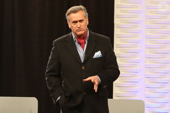 À 67 ans, l'interprète d'Ash Williams a révélé sur ses réseaux sociaux qu'il se battait contre un cancer.

Bruce Campbell vu pendant le Wizard World New Orleans Comic Con 2015 au New Orleans Ernest N. Morial Convention Center. Nouvelle-Orléans, Louisiane - dimanche 11 janvier 2015. Photographie : © /PCN/ABACAPRESS.COM