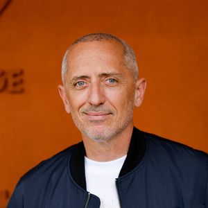 Gad Elmaleh au village lors des Internationaux de France de Tennis de Roland Garros 2025, à Paris, France, le 8 juin 2025. © Cyril Moreau/Bestimage