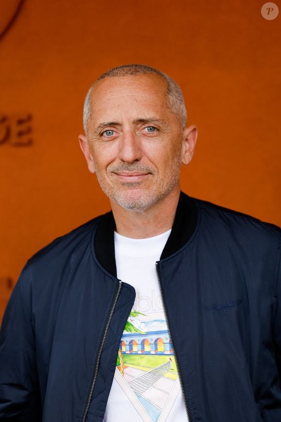 Gad Elmaleh au village lors des Internationaux de France de Tennis de Roland Garros 2025, à Paris, France, le 8 juin 2025. © Cyril Moreau/Bestimage
