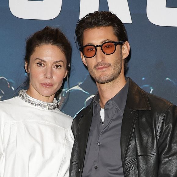 Pierre Niney et sa compagne Natasha Andrews - Avant-première de la série "Gourou" au cinéma Pathé Palace à Paris le 26 janvier 2026. © Coadic Guirec/Bestimage