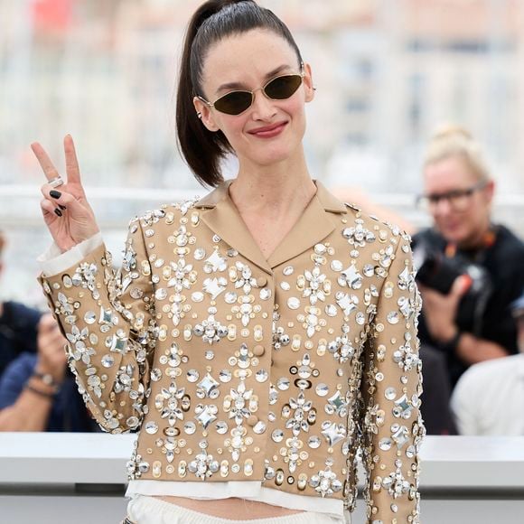 Charlotte Le Bon au photocall du film "Niki" lors du 77ème Festival International du Film de Cannes, au Palais des Festivals à Cannes, France, le 24 mai 2024. © Moreau-Jacovides/Bestimage