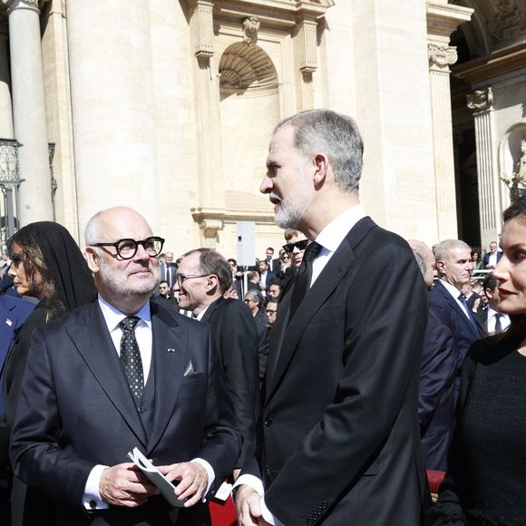 Le président américain Donald Trump, sa femme Melania Trump, Le roi Felipe VI et la reine Letizia d’Espagne - Le roi Felipe VI et la reine Letizia d’Espagne, assistent aux funérailles du pape François devant la basilique Saint Pierre à Rome, le 26 avril 2025. 
© Casa de SM El Rey / Bestimage LALO YASKY / BESTIMAGE