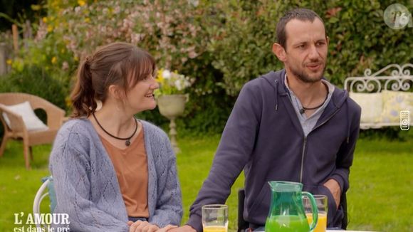 Florian en couple avec Lola lors du bilan de "L'amour est dans le pré 2020" le 14 décembre sur M6