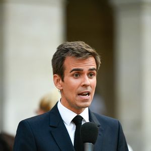 Le journaliste de France 2 Jean-Baptiste Marteau lors de l'hommage national rendu à Jean-Paul Belmondo à l'Hôtel des Invalides à Paris, France, le 9 septembre 2021. L'acteur français Jean-Paul Belmondo est décédé lundi 6 septembre à l'âge de 88 ans. Photo par Victor Joly/ABACAPRESS.COM