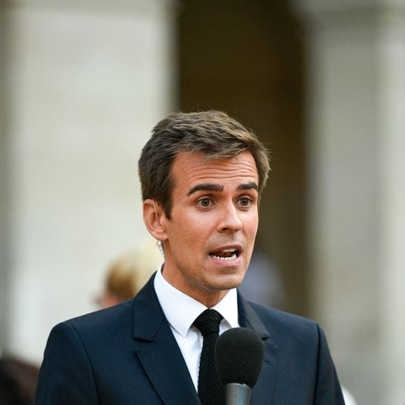 Le journaliste de France 2 Jean-Baptiste Marteau lors de l'hommage national rendu à Jean-Paul Belmondo à l'Hôtel des Invalides à Paris, France, le 9 septembre 2021. L'acteur français Jean-Paul Belmondo est décédé lundi 6 septembre à l'âge de 88 ans. Photo par Victor Joly/ABACAPRESS.COM