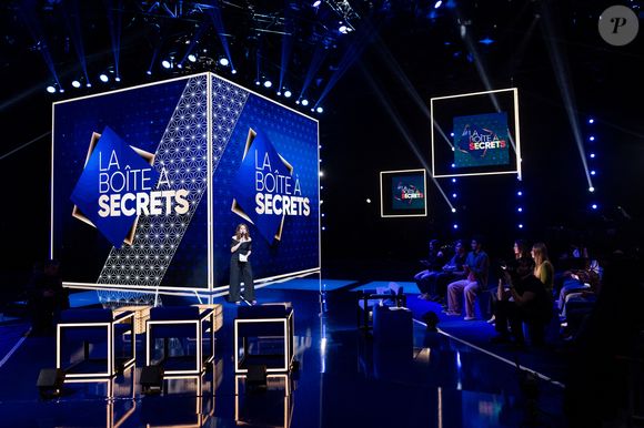Exclusif - Faustine Bollaert en backstage de l'enregistrement de l'émission "La Boîte à secrets", présentée par F.Bollaert et diffusée le 9 janvier 2026 sur France 3, dans les studios du Lendit à Saint-Denis, France, le 2 décembre 2025. © Cyril Moreau/Bestimage