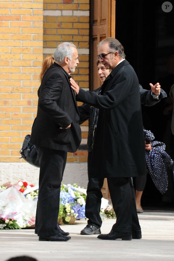 Francis Perrin et Roland Giraud assistant à une cérémonie funéraire pour l'acteur français Pierre Mondy à l'église Saint-Honore-d'Eylau à Paris, France, le 20 septembre 2012. Photo Alban Wyters/ABACAPRESS.COM