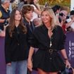Sarah Poniatowski rayonne à Deauville auprès de Roschdy Zem honoré, son fils Roman Lavoine l'accompagne
