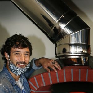 Exclusif - Prix spécial - No web - Jérémy Frerot ouvre son restaurant, le Pestacle, au port de La Teste.

© Patrick Bernard / Bestimage