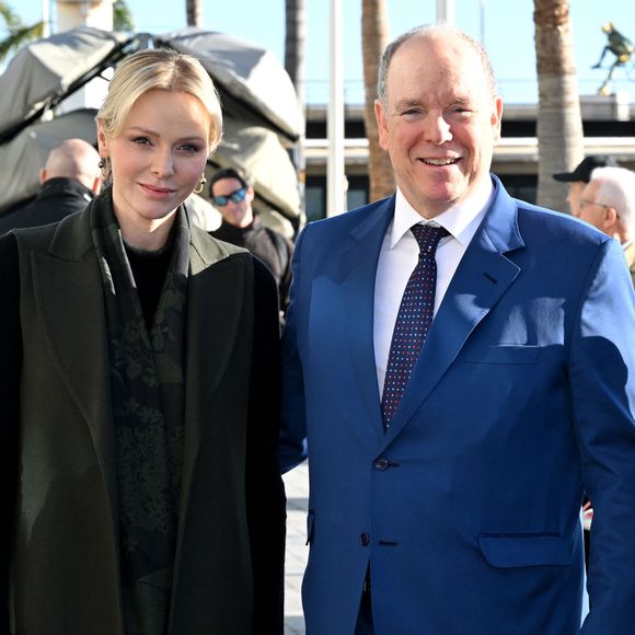 Le prince Albert II de Monaco, sa femme la princesse Charlene et Camille Gottlieb ont remis les traditionnels colis de Noël aux aînés monégasques dans la meeting room du Yacht Club de Monaco dans le cadre de festivités de fin d'année de la Principauté de Monaco. © Bruno Bebert/Pool Monaco/Bestimage