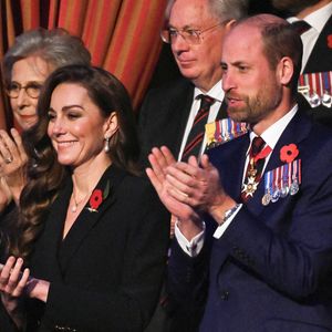 Pour représenter le roi, le prince William a été désigné. 

Le prince William, prince de Galles, Catherine Kate Middleton, princesse de Galles - La famille royale du Royaume Uni assiste au Festival du souvenir  (Festival of Remembrance) au Royal Albert Hall, Londres le 9 novembre 2024.

© Chris Ratcliffe / Pool / Julien Burton via Bestimage